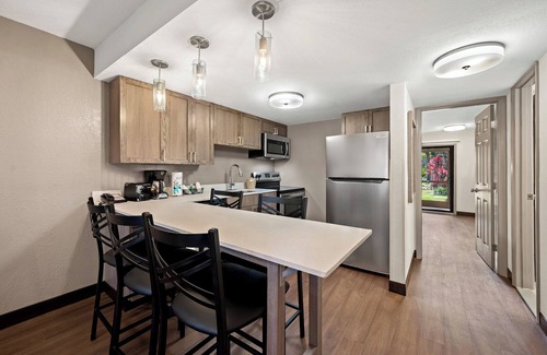 East Naples Hotel | Red Roof Inn PLUS+ & Suites Naples Downtown-5th Ave S