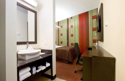 Beaumont Hotel | Red Roof Inn & Suites Beaumont