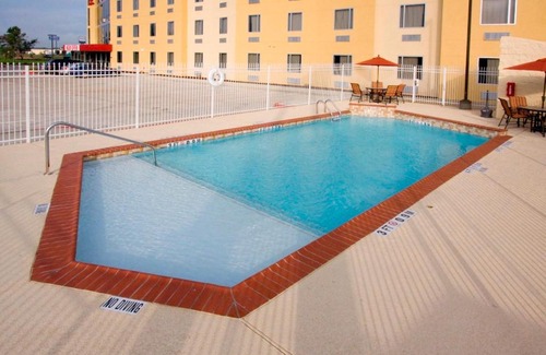 Beaumont Hotel | Red Roof Inn & Suites Beaumont