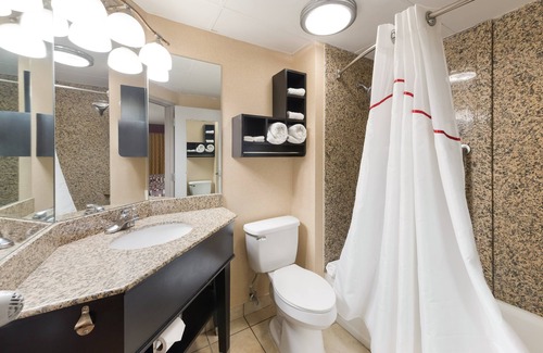 Lincoln Village Hotel | Red Roof Inn & Suites Columbus - West Broad