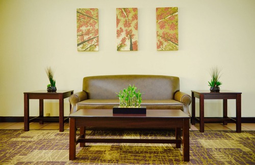 Commerce Hotel | Red Roof Inn & Suites Commerce - Athens
