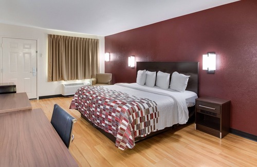 Commerce Hotel | Red Roof Inn & Suites Commerce - Athens