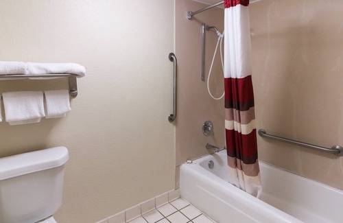 Commerce Hotel | Red Roof Inn & Suites Commerce - Athens