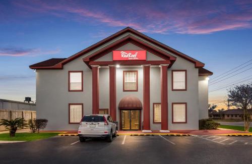 Pensacola Hotel | Red Roof Inn & Suites Pensacola-NAS Corry