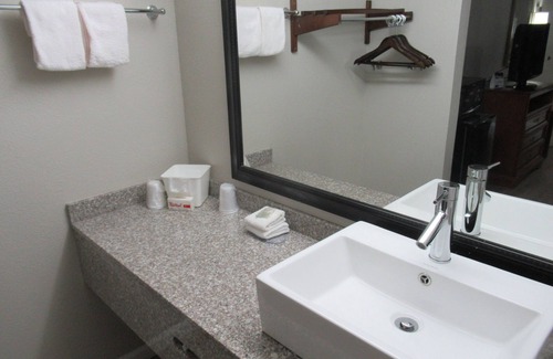 Walton Hotel | Red Roof Inn Walton - Richwood