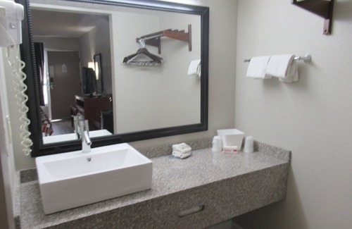 Walton Hotel | Red Roof Inn Walton - Richwood