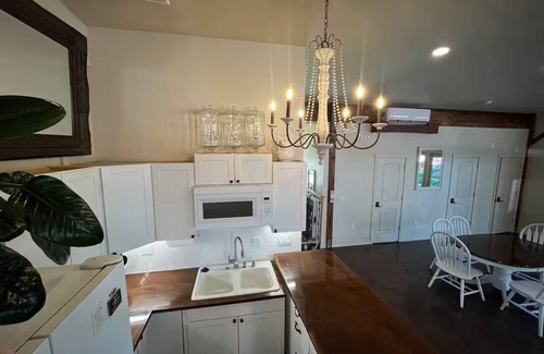 Nampa House | Red Roof Lodge/hot tub/18 beds