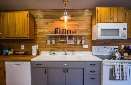 Stanley House | Red Roof mountain cabin with Starlink internet!