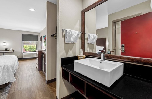 Henderson Hotel | Red Roof PLUS+ Henderson