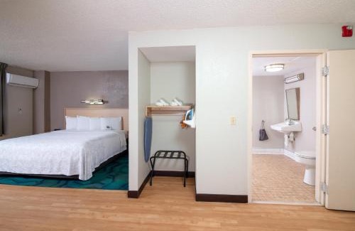 Seybold Hotel | Red Roof PLUS Miami Airport