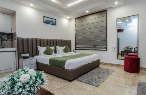 Safdarjung Enclave House | Red Rose Homestay - Rooms with Kitchenette