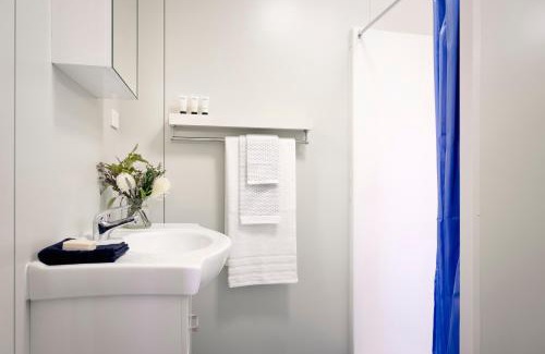 Newman Hotel | Red Sands Accommodation Newman