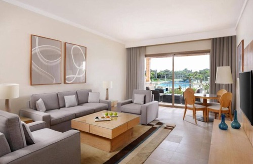Ain Sokhna Hotel | Red Sea Escape – Golf Pro Experience, Outdoor Pool & Beachfront Bliss