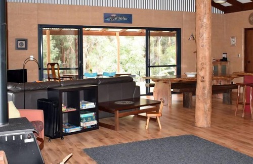 Walpole House | Red Tingle Retreat - Peaceful Forest Getaway