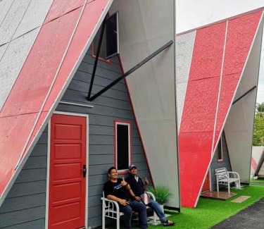 Kerteh Hotel | Red Triangle Cottage Roomstay