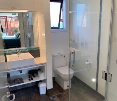 Te Anau Hotel | Red Tussock Motel