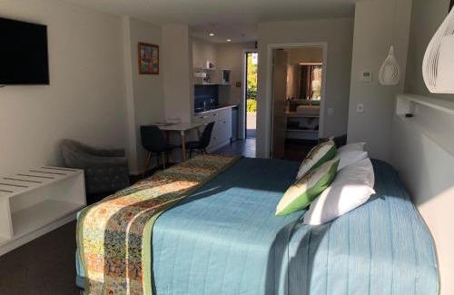 Te Anau Hotel | Red Tussock Motel