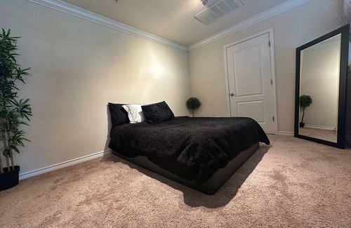 South Central Houston Apartment | Red Velvet Houston Downtown Loft