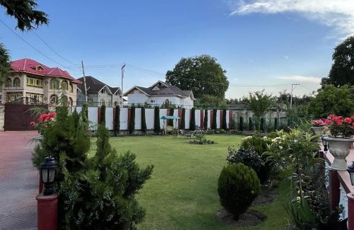 Nishat-Shalimar House | Red Wonder Homestay
