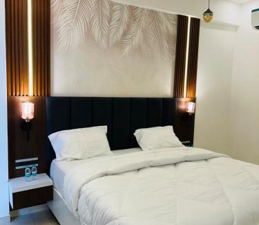 Mohangarh Apartment | Red Wood Vacation Homes-Omaxe Hazratganj
