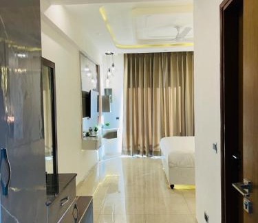 Mohangarh Apartment | Red Wood Vacation Homes-Omaxe Hazratganj