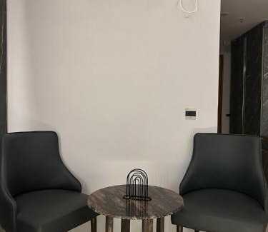 Mohangarh Apartment | Red Wood Vacation Homes-Omaxe Hazratganj