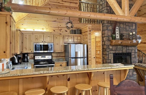 Broken Bow Cabin | Redbed Retreat Cabin with Shared Fishing Ponds on 40 acres