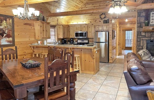 Broken Bow Cabin | Redbed Retreat Cabin with Shared Fishing Ponds on 40 acres