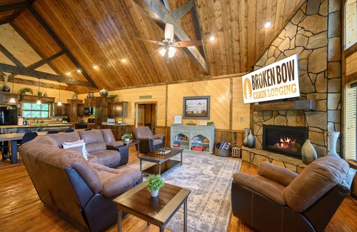 Broken Bow Cabin | Redberry Lodge: 5 BR + Game Room, 5 Bath, Sleeps 13
