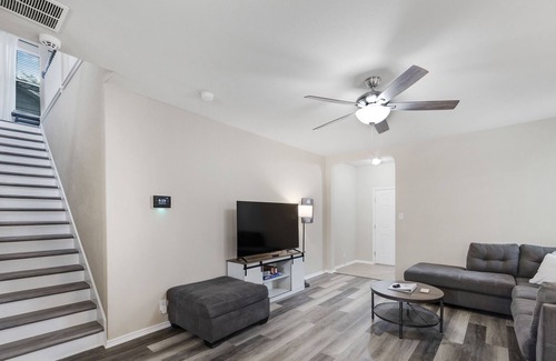San Antonio House | Redbird Lodge