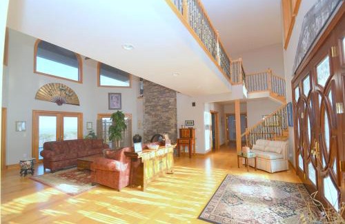 The Woods House | Redbud Keep - Unique Features, Movie Set Decor, Grill, Wifi, Family Friendly, Hiking, Billiard Table, Movie Theater Room, Fireplace, Golfing, View, 2 King Beds