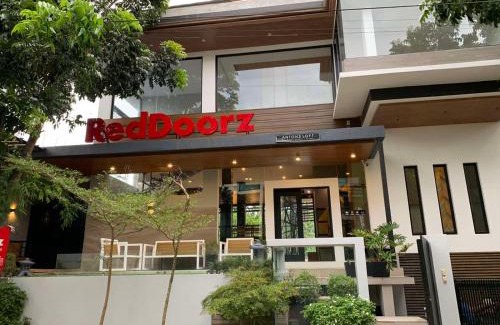 Pansol Hotel | RedDoorz at Anton's Loft Designer Resort Pansol Calamba Laguna