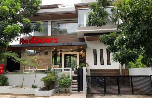 Pansol Hotel | RedDoorz at Anton's Loft Designer Resort Pansol Calamba Laguna