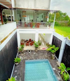 Banjarasri Hotel | RedDoorz At Artomoro Guest House