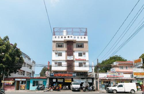 Las Pinas House | RedDoorz at CAA Road Las Pinas