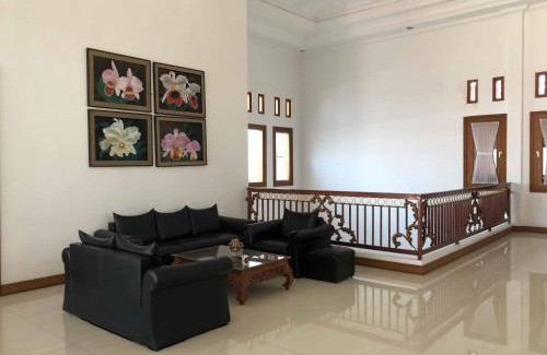 Malang Hotel | RedDoorz at Daffi Araya