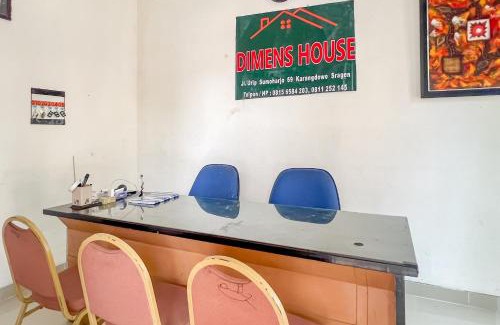 Sragen Hotel | RedDoorz at Dimens House Sragen