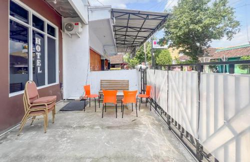 Sragen Hotel | RedDoorz at Dimens House Sragen