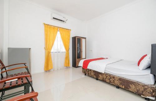 Surabaya Hotel | RedDoorz at Gunungsari Surabaya 2