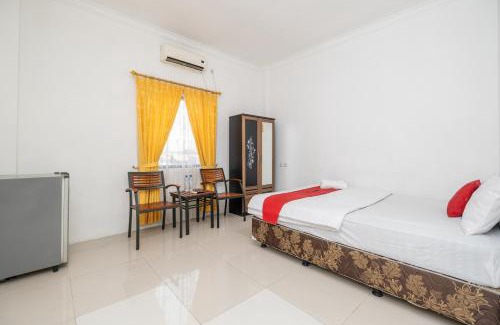 Surabaya Hotel | RedDoorz at Gunungsari Surabaya 2