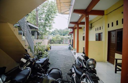 Mataram Hotel | RedDoorz at Hening Homestay