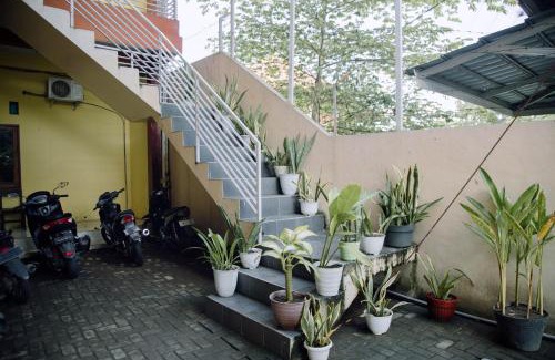 Mataram Hotel | RedDoorz at Hening Homestay