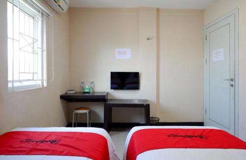 Palu Hotel | RedDoorz at Jalan Emmy Saelan Palu