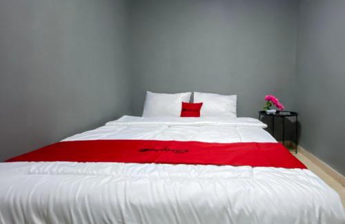 Tanjung Uncang Hotel | RedDoorz at Marina City Waterfront
