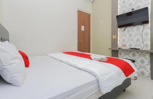 Gubeng Hotel | RedDoorz at Ngaggel Jaya Surabaya