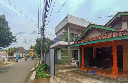 Pacitan Hotel | RedDoorz at Penginapan Hello Pacitan
