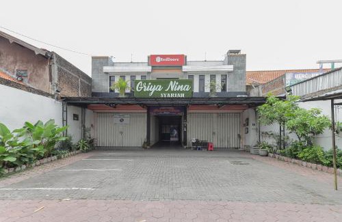 Waru House | RedDoorz At Pondok Candra