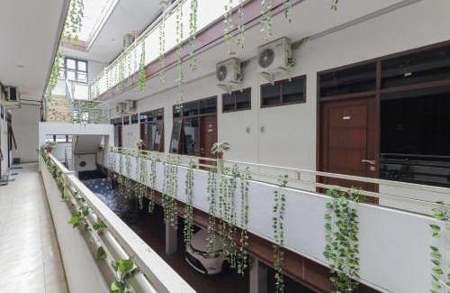 Waru House | RedDoorz At Pondok Candra