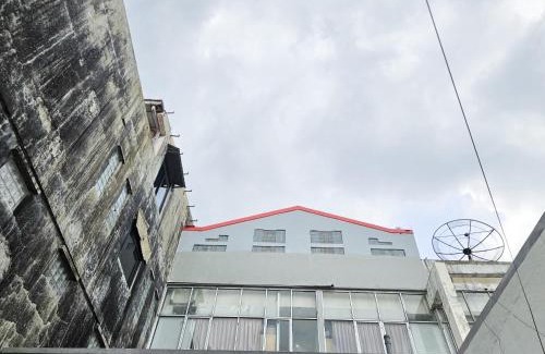 Gubeng Hotel | RedDoorz at Pucang Anom Timur Surabaya
