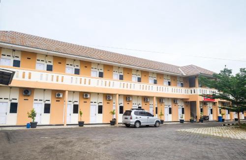 Cimohong Hotel | RedDoorz at Putri Syariah Brebes